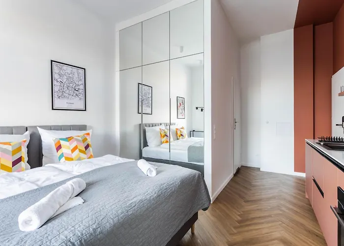 Nowoczesne I Stylowe Studia Very Berry W Poznaniu By Noclegi Renters
