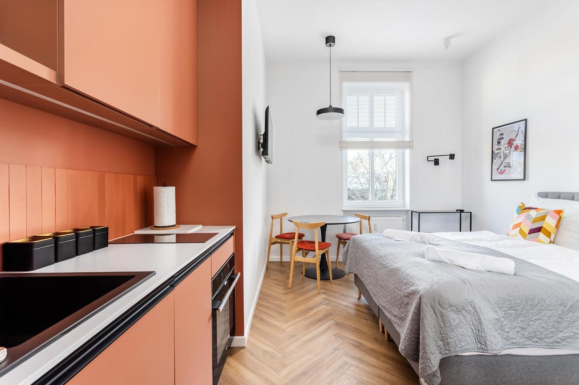 Nowoczesne I Stylowe Studia Very Berry W Poznaniu By Renters * Poznan