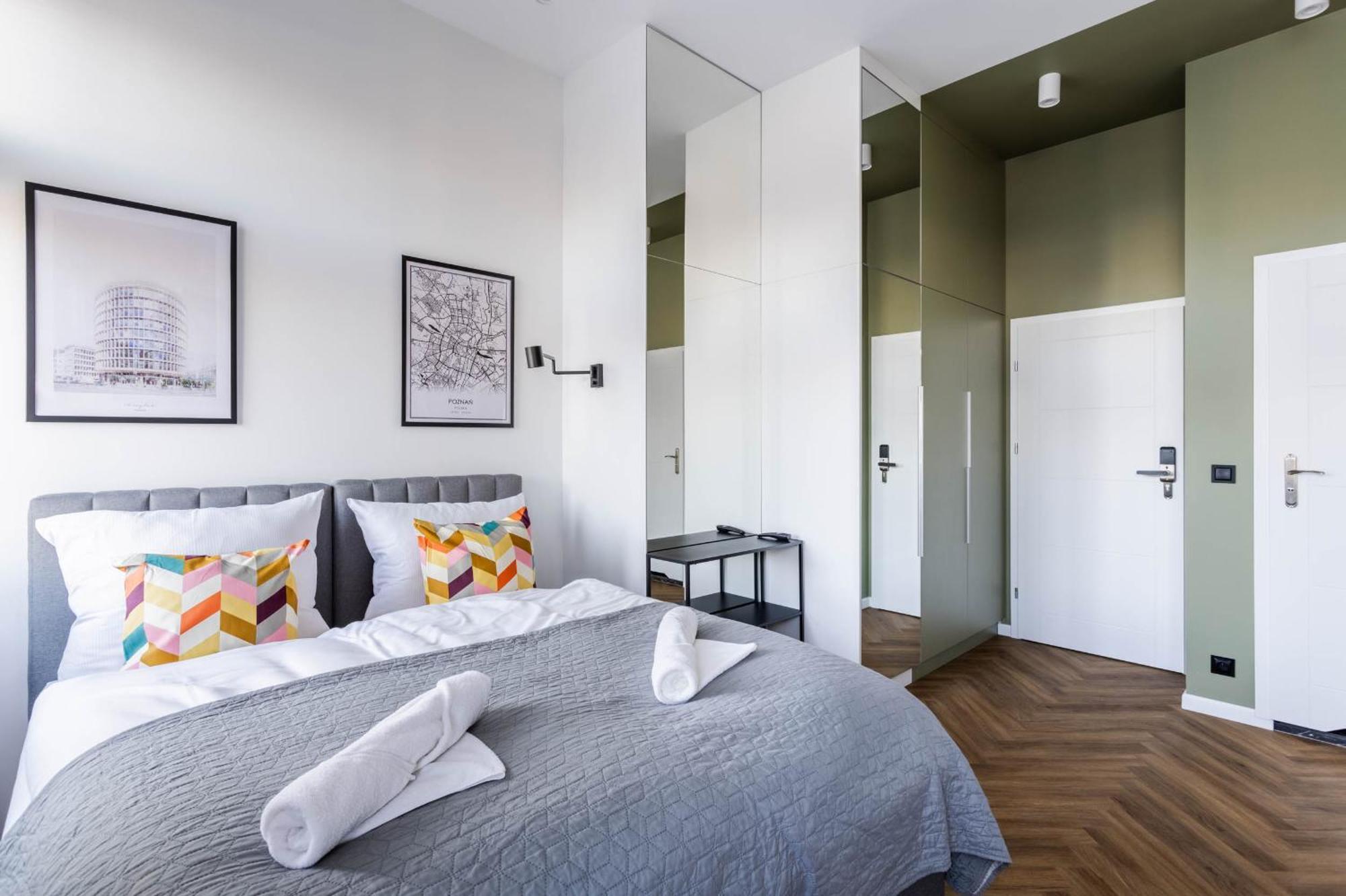 Nowoczesne I Stylowe Studia Very Berry W Poznaniu By Renters * Poznan