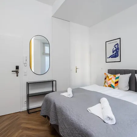 Nowoczesne I Stylowe Studia Very Berry W Poznaniu By Noclegi Renters Exterior photo