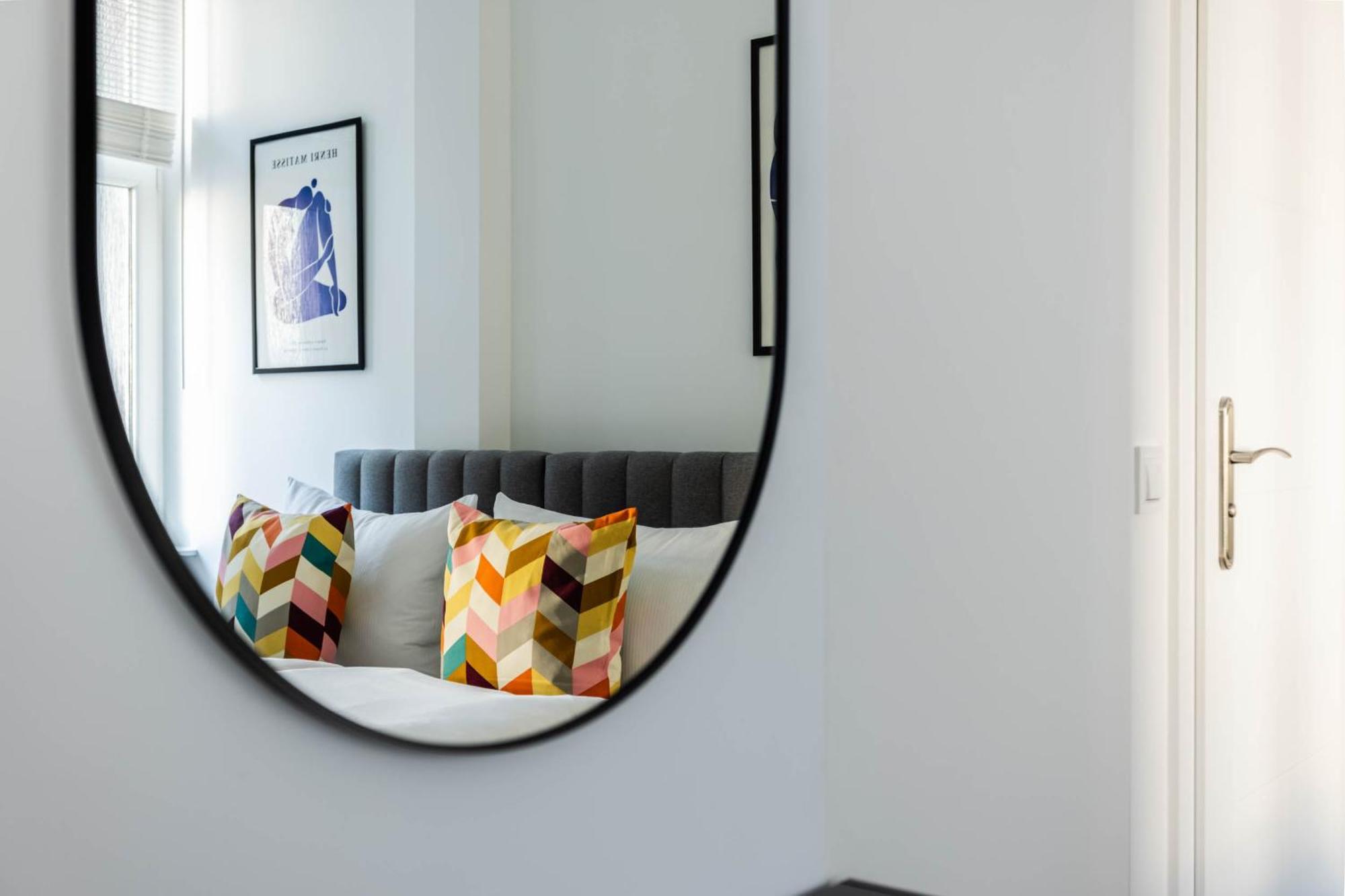 Nowoczesne I Stylowe Studia Very Berry W Poznaniu By Renters Apartment Poznan