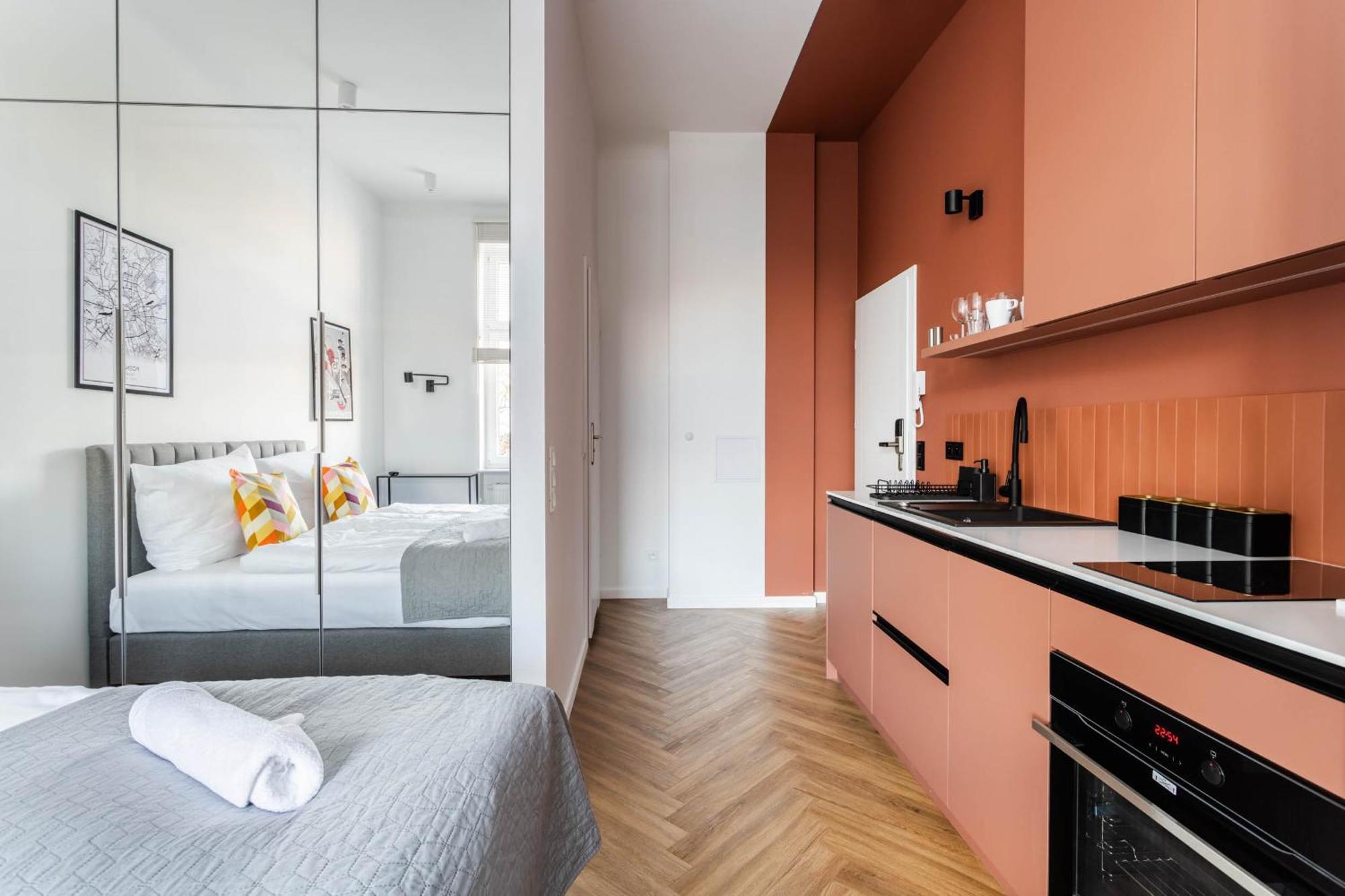 Nowoczesne I Stylowe Studia Very Berry W Poznaniu By Renters * Poznan