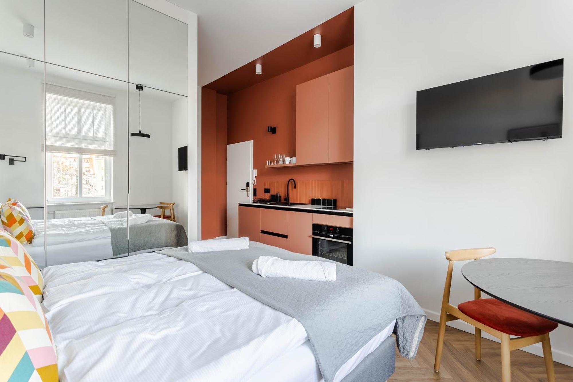 Apartment Nowoczesne I Stylowe Studia Very Berry W Poznaniu By Renters Poznan