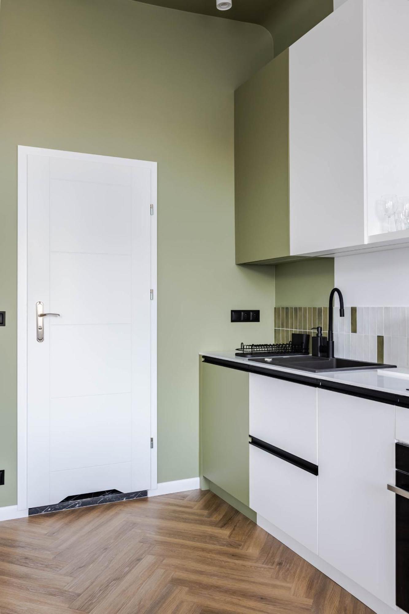 Nowoczesne I Stylowe Studia Very Berry W Poznaniu By Renters * Poznan