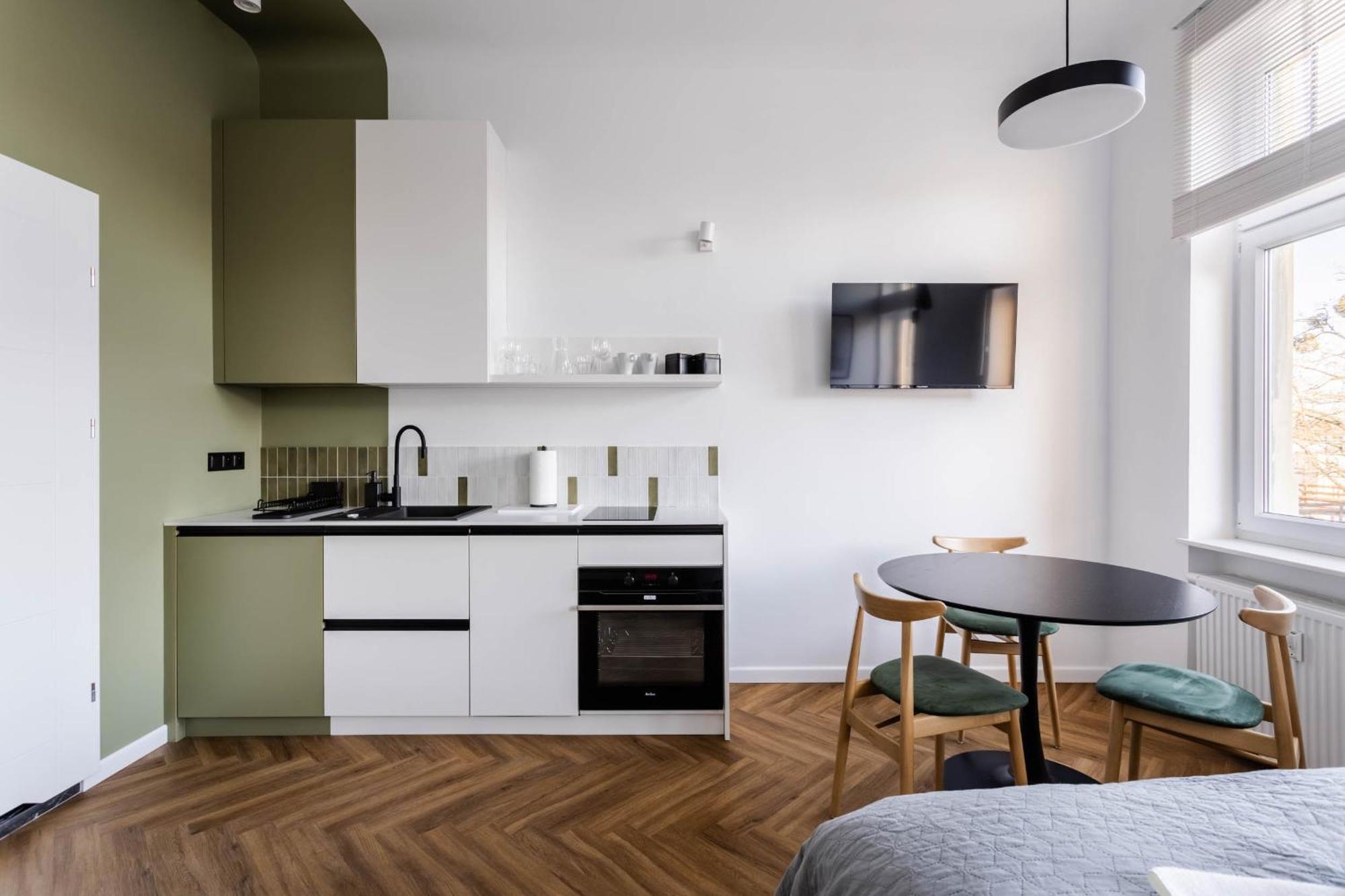 Apartment Nowoczesne I Stylowe Studia Very Berry W Poznaniu By Renters