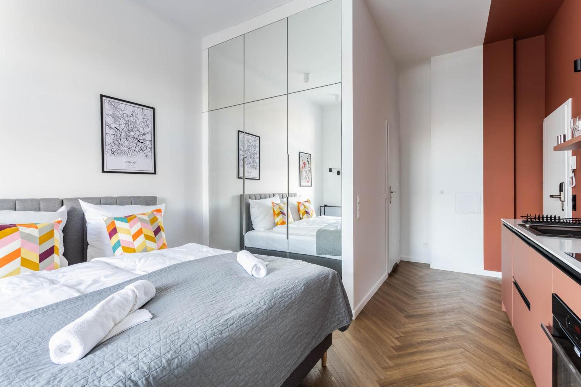Nowoczesne I Stylowe Studia Very Berry W Poznaniu By Renters Apartment
