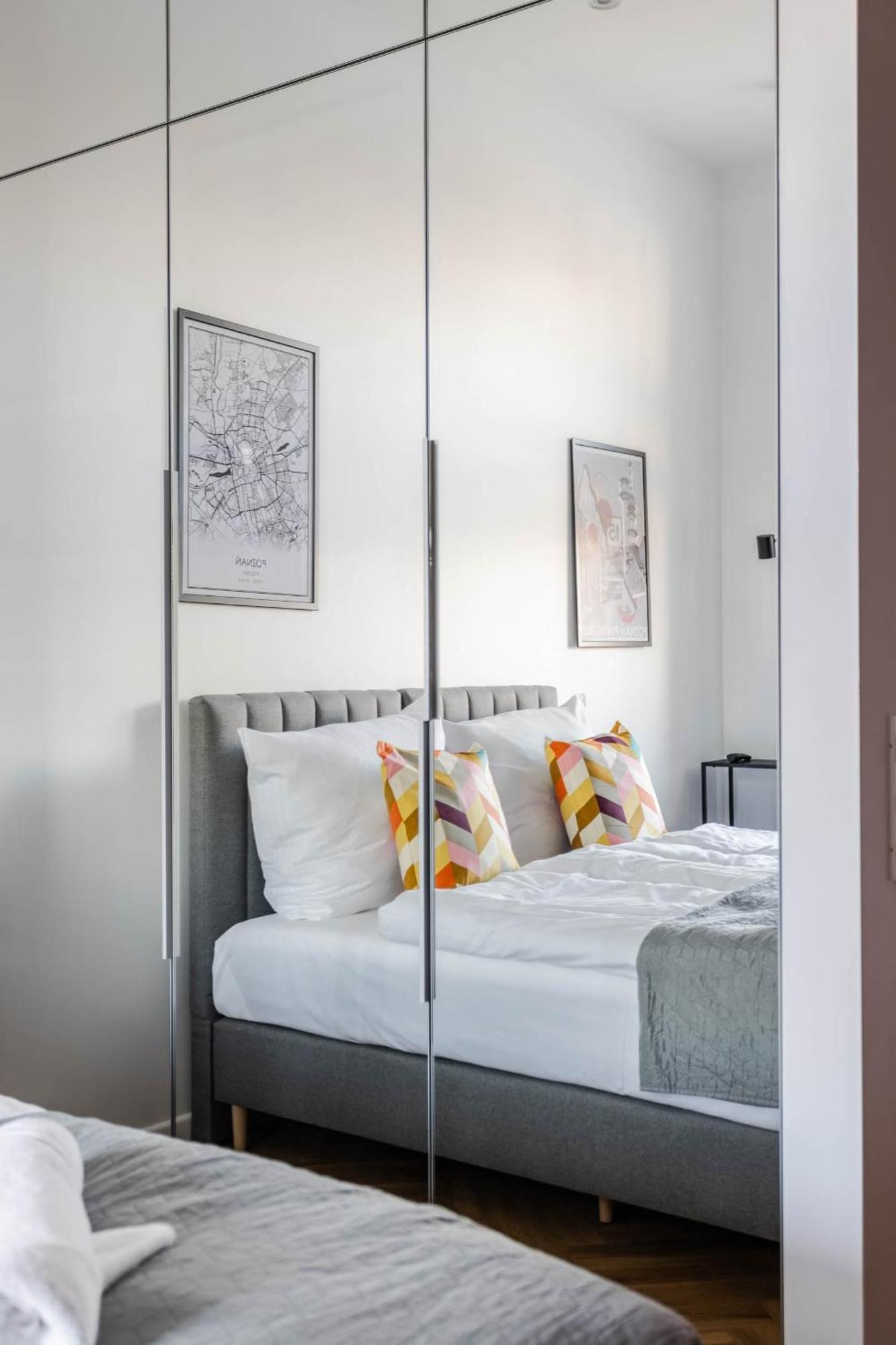 Nowoczesne I Stylowe Studia Very Berry W Poznaniu By Renters Apartment Poznan