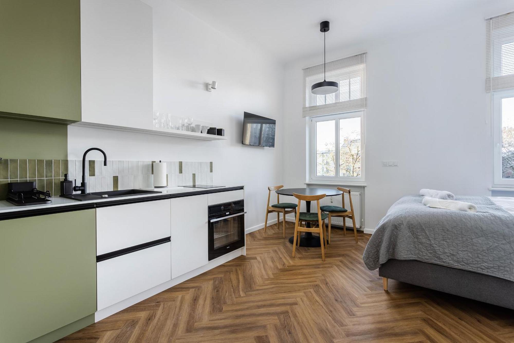 Nowoczesne I Stylowe Studia Very Berry W Poznaniu By Renters * Poznan