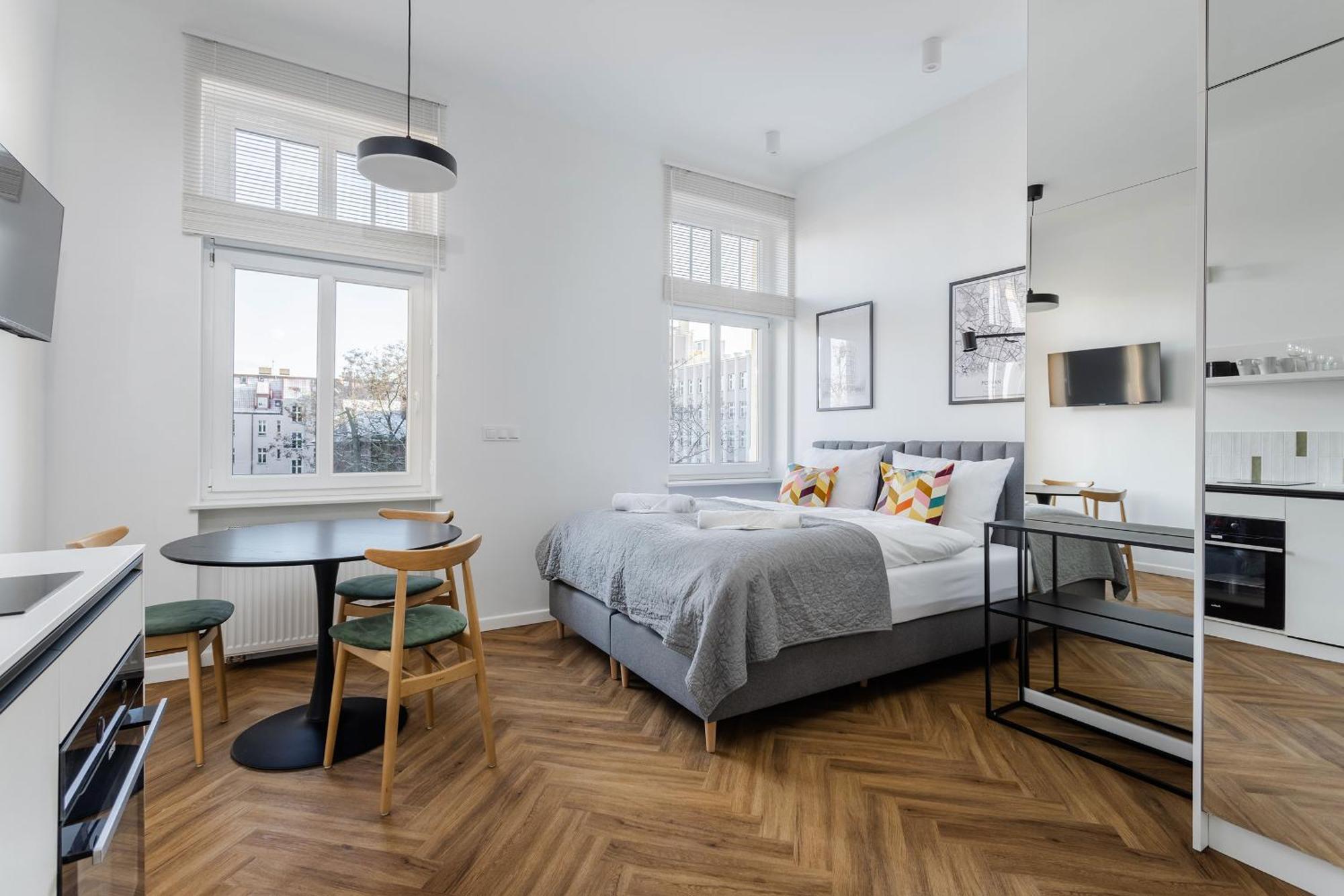 Nowoczesne I Stylowe Studia Very Berry W Poznaniu By Renters Apartment *