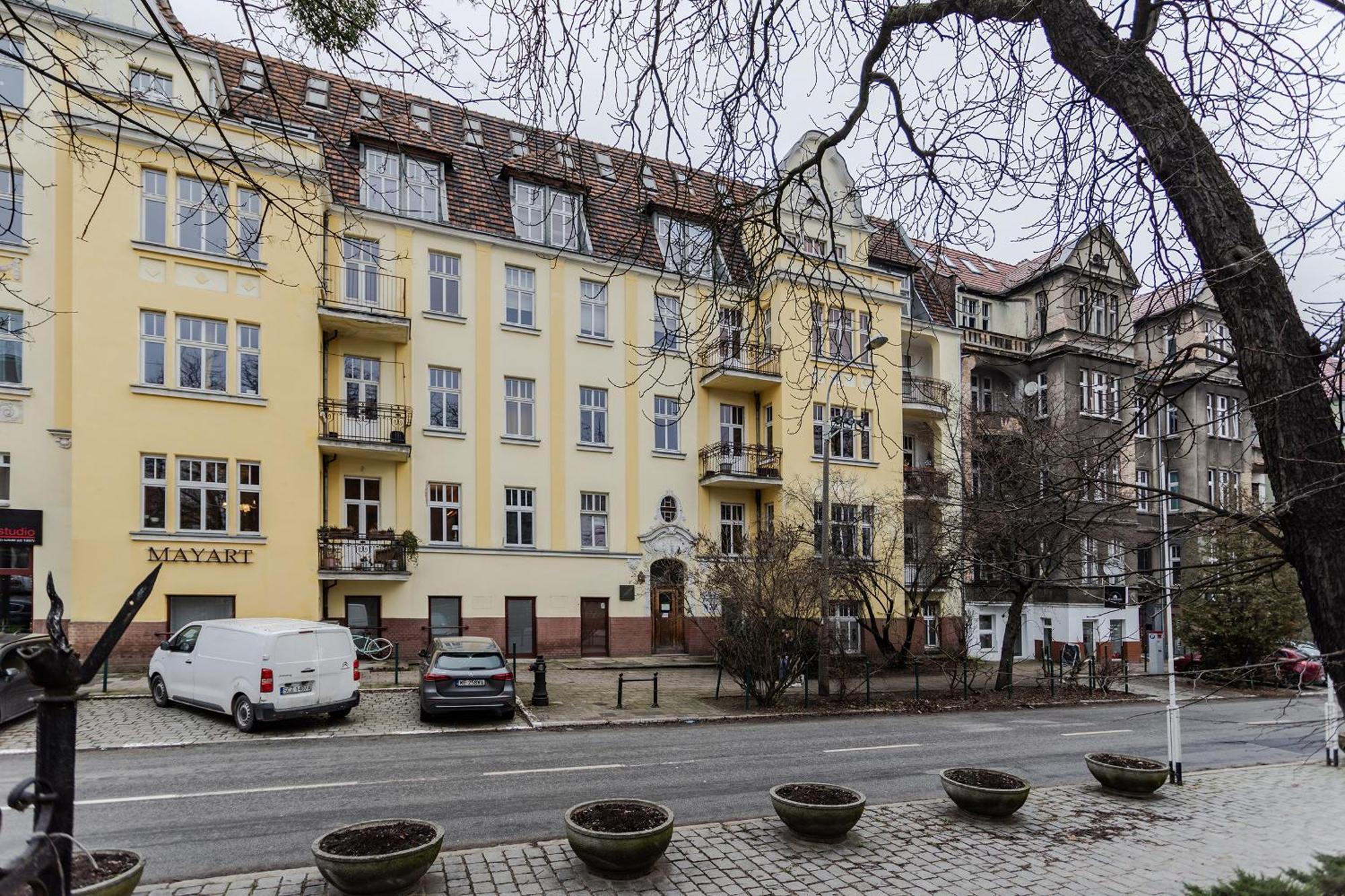 Nowoczesne I Stylowe Studia Very Berry W Poznaniu By Renters Poznan